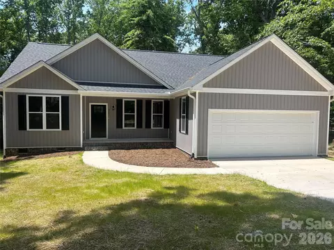 530 Oakwood Cir, Lexington, NC 27295