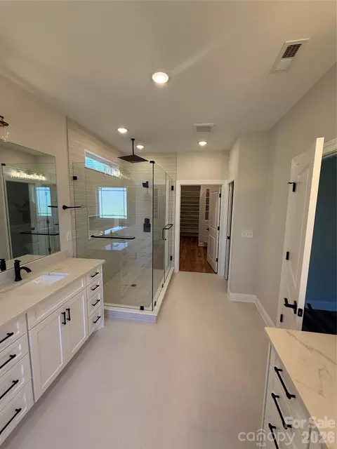 Bath - 4559 Holly Ne Cir NE, Conover, NC 28613 photo 1 of 6
