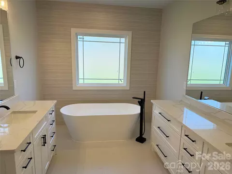 Bath - 4559 Holly Ne Cir NE, Conover, NC 28613 photo 4 of 6