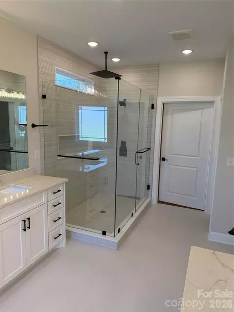 Bath - 4559 Holly Ne Cir NE, Conover, NC 28613 photo 5 of 6
