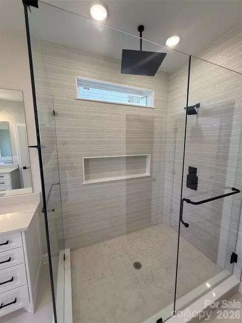 Bath - 4559 Holly Ne Cir NE, Conover, NC 28613 photo 2 of 6