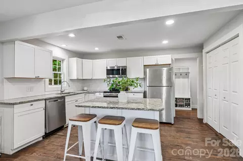1824 Double Oaks Rd, Charlotte, NC 28206