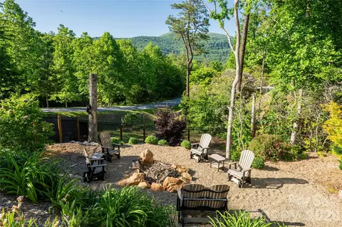 Exterior - 46 Nuthatch Ct, Fairview, NC 28730 photo 2 of 9