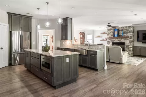 Kitchen - 46 Nuthatch Ct, Fairview, NC 28730 photo 2 of 3