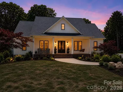 137 Channel Ct, New London, NC 28127