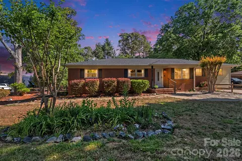 738 Edgemoor Dr, Mooresville, NC 28115
