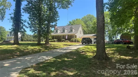 2402 Elmwood Cir, Dallas, NC 28034