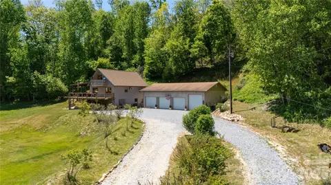 93 Franklin Crest Rd, Spruce Pine, NC 28777