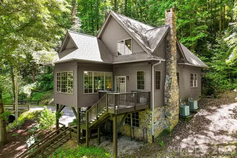576 Mattie Marion Rd, Waynesville, NC 28785