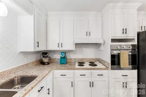 Kitchen - 8519 E Franklin St, Mount Pleasant, NC 28124 photo 2 of 4