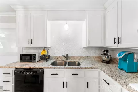 Kitchen - 8519 E Franklin St, Mount Pleasant, NC 28124 photo 4 of 4