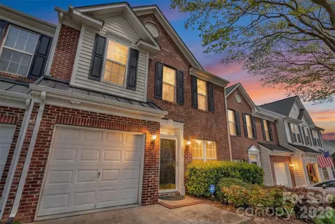 1802 Robinwood Village Dr, Gastonia, NC 28054