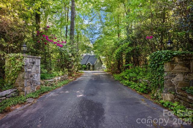 90 W Shore Dr, Lake Toxaway, NC 28747