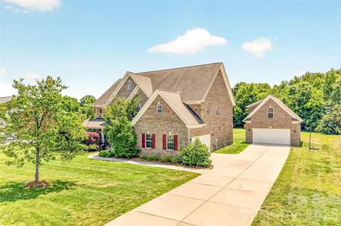 1008 Spring Rose Ln, Matthews, NC 28104