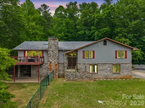 656 Cashiers Valley Rd, Brevard, NC 28712