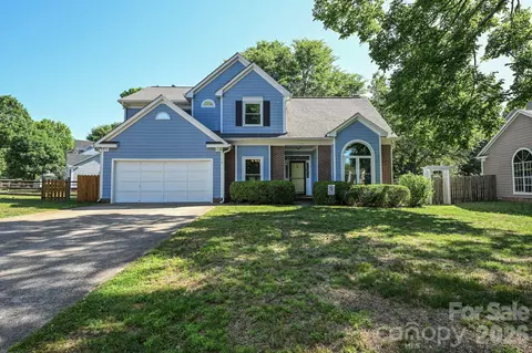 9101 Castlebay Dr, Charlotte, NC 28277