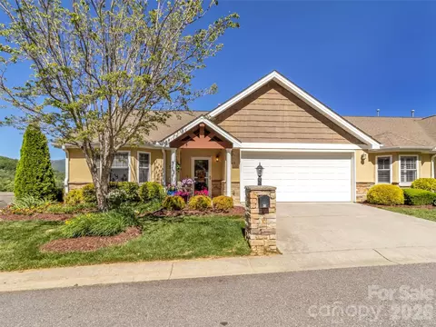 49 Kenai Trl, Waynesville, NC 28786