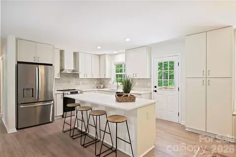 7420 Castlebar Rd, Charlotte, NC 28270