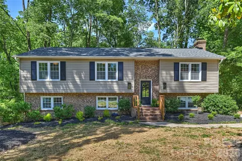 7420 Castlebar Rd, Charlotte, NC 28270