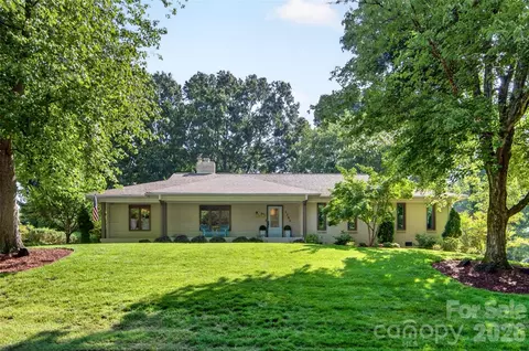 1128 Court Dr, Charlotte, NC 28211