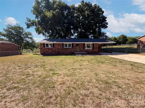 4030 Angus Dr, Gastonia, NC 28056