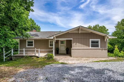 69 Milburn Ln, Hendersonville, NC 28792