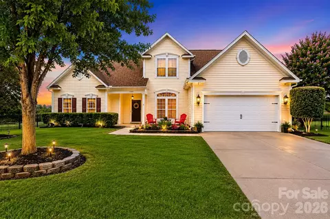 12610 Skymaster Ct, Charlotte, NC 28278