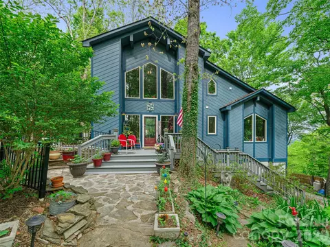 228 Continental Divide Rd, Spruce Pine, NC 28777