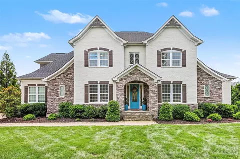 4002 Soleado Dr, Matthews, NC 28104