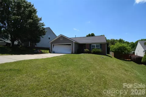 633 Overlook Rd, Lowell, NC 28098