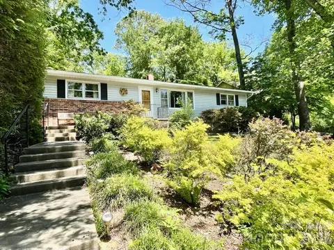 213 N Park Ln, Black Mountain, NC 28711