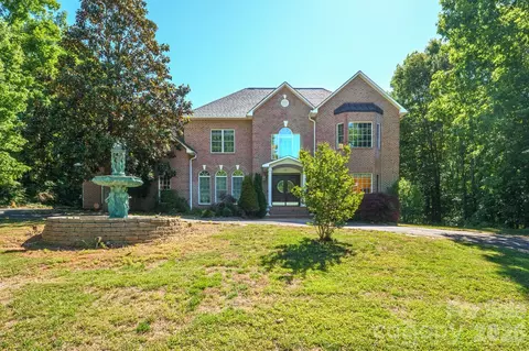 381 Lake Forest Dr, Taylorsville, NC 28681