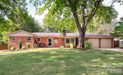 25 Bevlyn Dr, Asheville, NC 28803