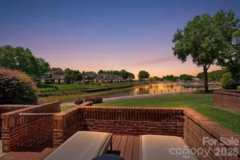 18609 Harborside Dr, Cornelius, NC 28031
