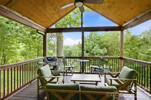 211 Wimbledon Ct, Leicester, NC 28748