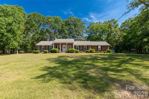 956 Providence Rd, Lancaster, SC 29720