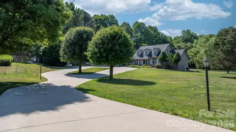 401 Redwood Ct, Lenoir, NC 28645