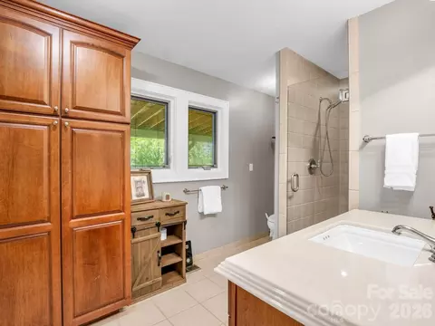 Bath - 536 Maple St, Brevard, NC 28712 photo 2 of 6