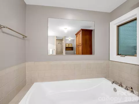 Bath - 536 Maple St, Brevard, NC 28712 photo 4 of 6