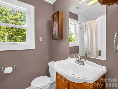 Bath - 536 Maple St, Brevard, NC 28712 photo 5 of 6