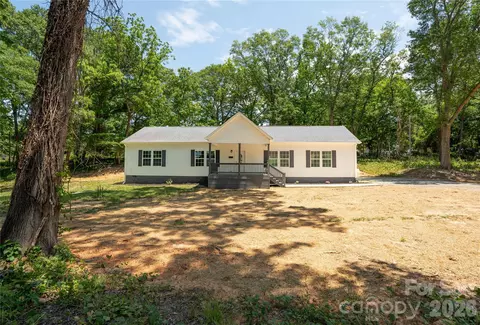 103 E Wilkins St, Dallas, NC 28034