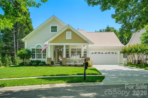 1005 Feather Oak Ln, Matthews, NC 28104