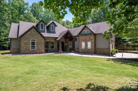 489 Evergreen Rd, Clover, SC 29710