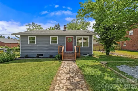 708 Prince Dr, Hendersonville, NC 28791