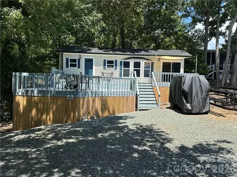 112 N Cardinal Dr, New London, NC 28127