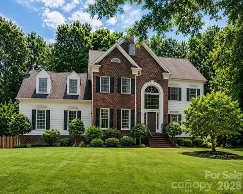 7411 Leharne Dr, Charlotte, NC 28270