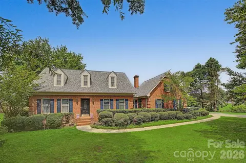 402 S Providence Rd, Waxhaw, NC 28173