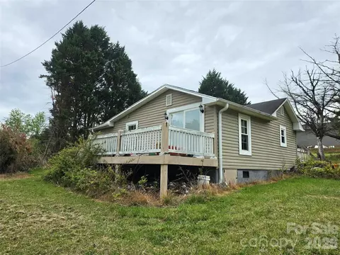 2121 Quartz Ln, Hudson, NC 28638