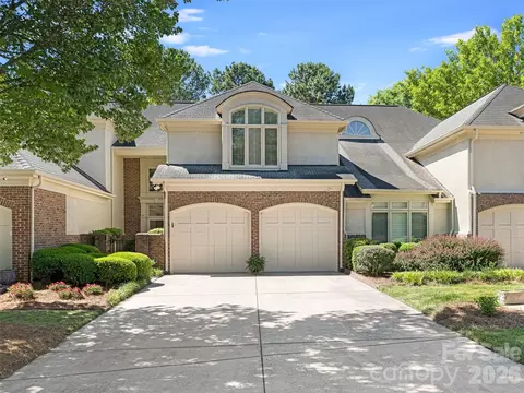 8952 Challis Hill Ln, Charlotte, NC 28226