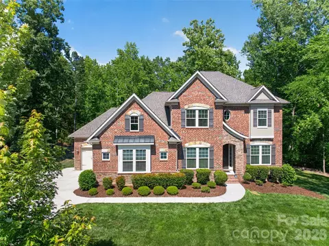 1005 Kara Ct, Matthews, NC 28104